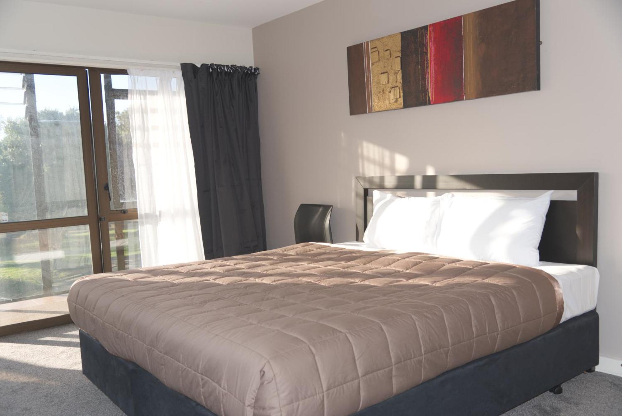 Aotea Lodge Порируа Экстерьер фото