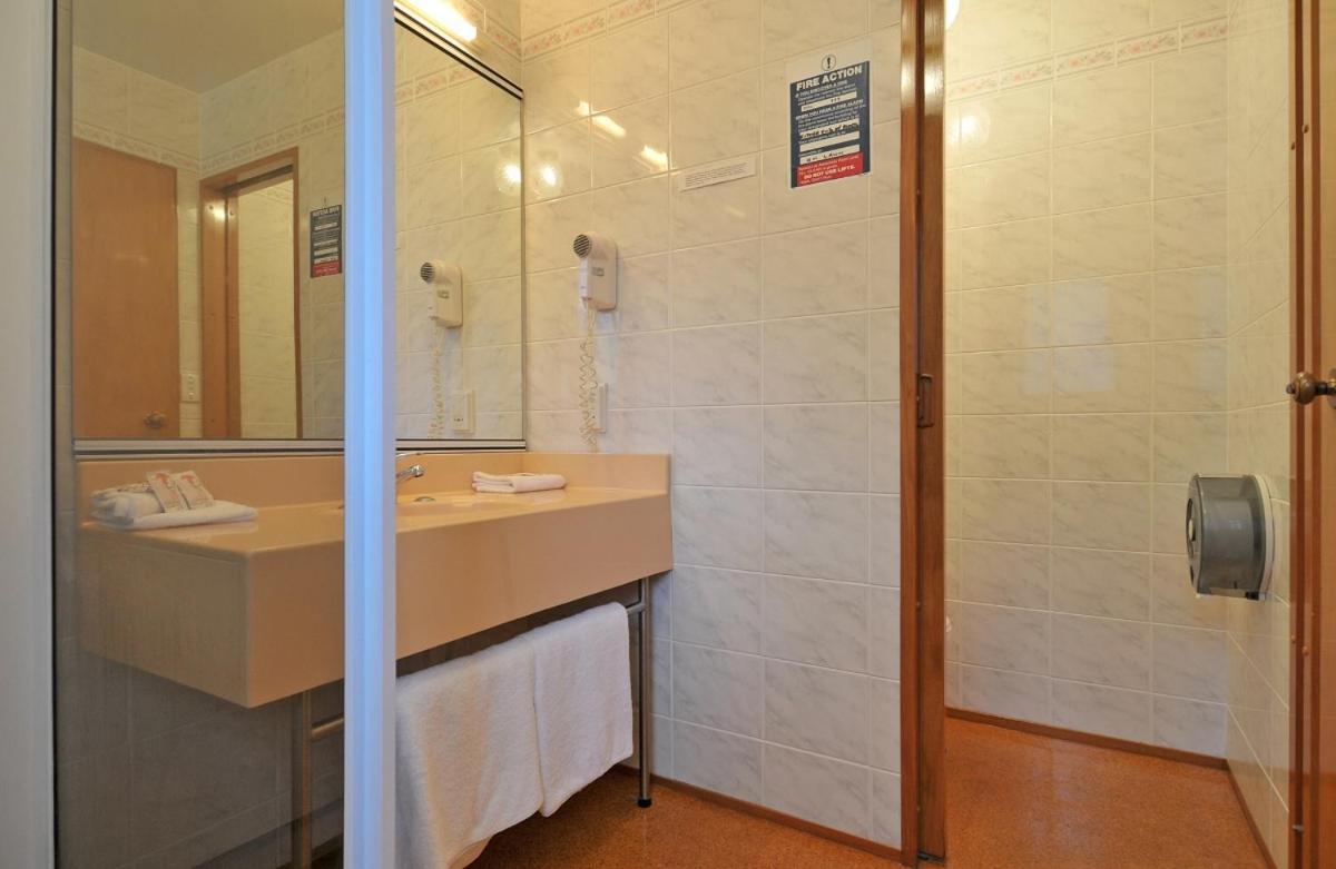 Aotea Lodge Порируа Экстерьер фото