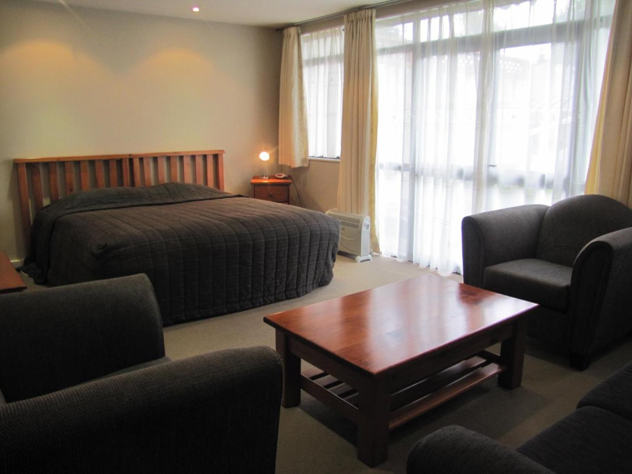 Aotea Lodge Порируа Экстерьер фото